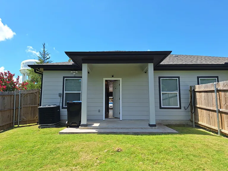3118 Hemphill St — Photo 14