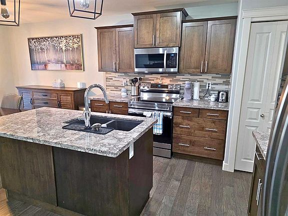 4th image of 210 SE Viscount Dr