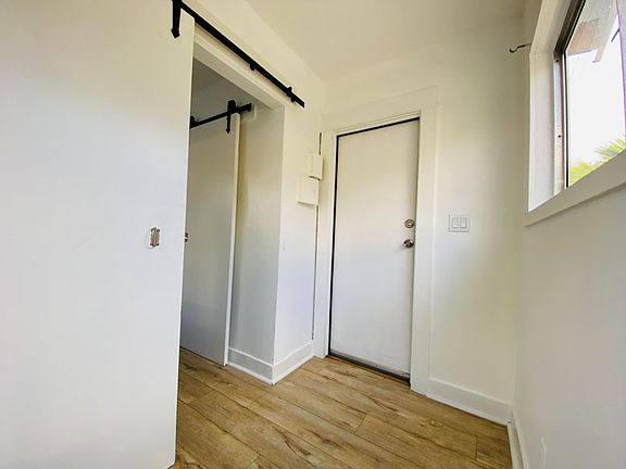 5th image of 702 1/2 W 42nd St #702-3/4