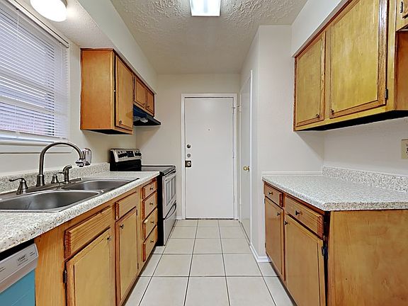 4th image of 16930 Barcelona Dr