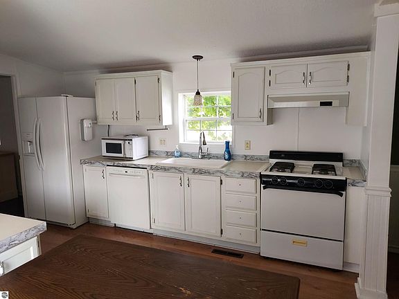 3rd image of 2379 Leisure Ln