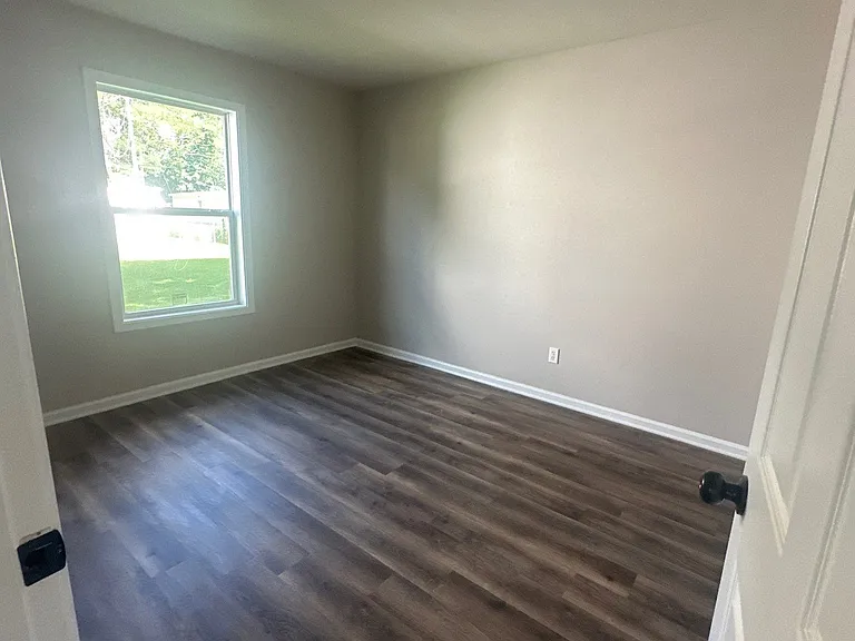 230 W Thomas St — Photo 5