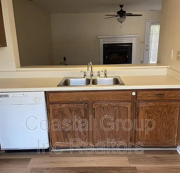 910 Jay Are Ct — Photo 4
