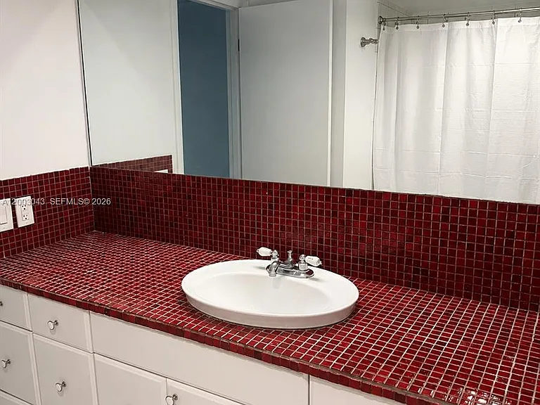 9500 W Bay Harbor Dr #2G — Photo 8