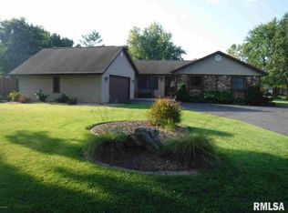 218 Cope Dr, Salem, IL 62881