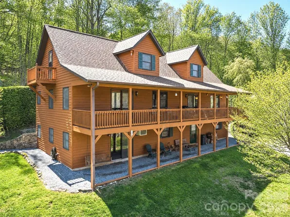 89 Stump Ln, Maggie Valley, NC 28751