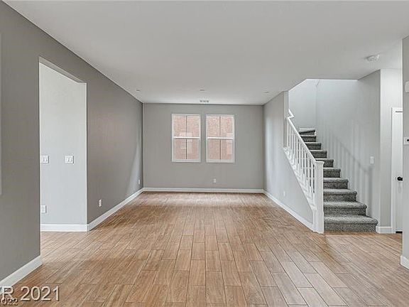 4th image of 890 Harbor Ave