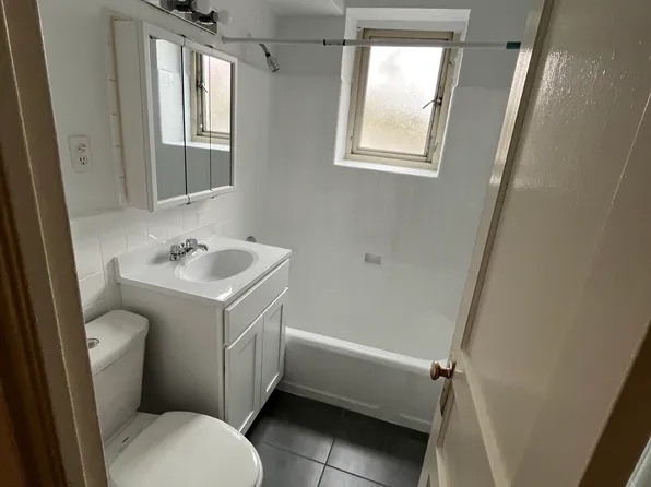 196-15 65th Cres, Fresh Meadows, NY