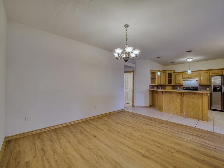 2904 NE 9th St — Photo 5