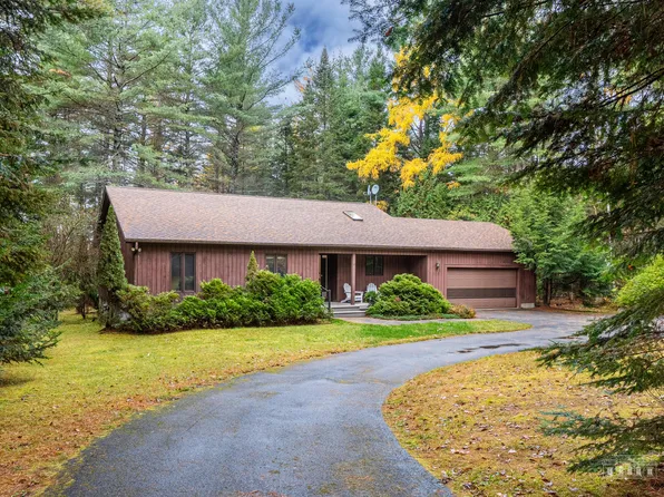 8 Juniper Cir, Lake Placid, NY 12946
