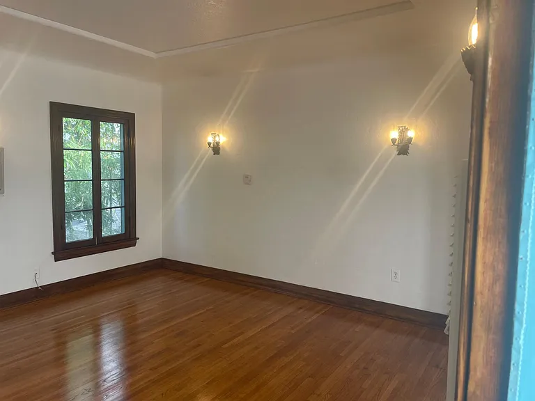 672 Euclid Ave #1/2 — Photo 8
