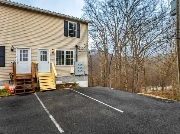 611 Vista Oaks Dr, Fairmont, WV 26554