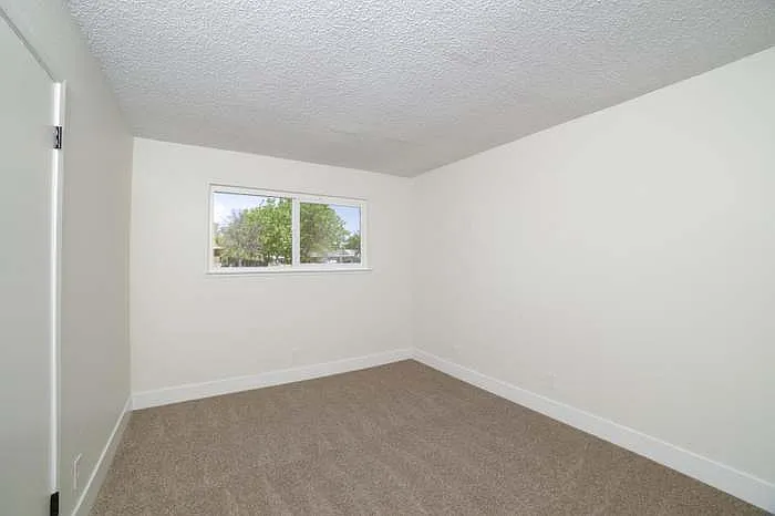 3231 W Indianapolis Ave — Photo 10
