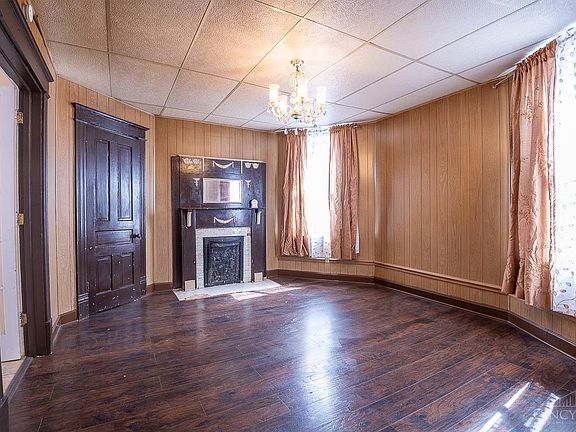 3rd image of 3628 Bevis Ave