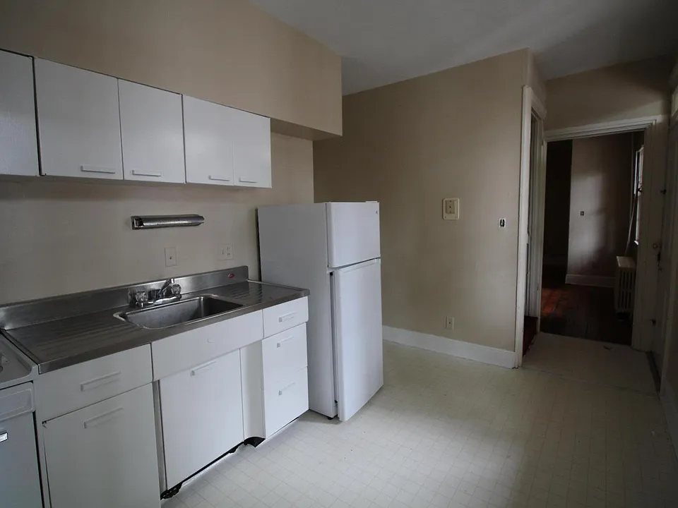 Kitchen Pic 1