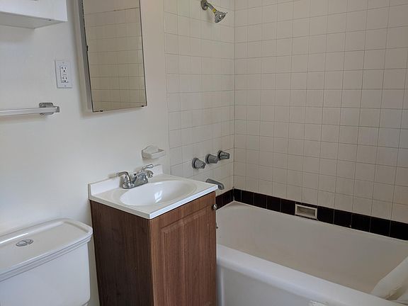 2nd image of 550 E Verdugo Ave #558