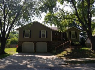 2521 NE Remington Ct, Blue Springs, MO 64014