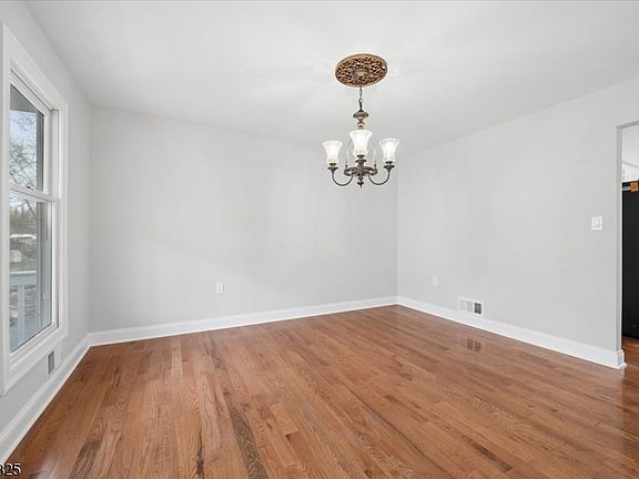 5th image of 315 Hudson Ave