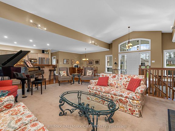 4th image of 16 Chestnut Ln
