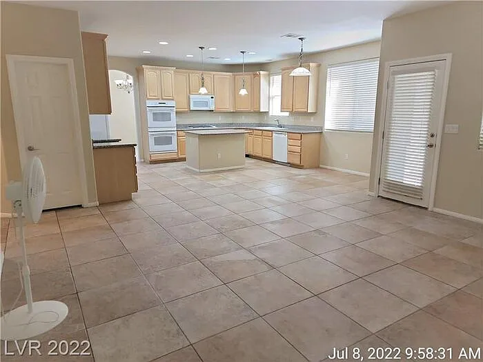 2768 Craigmillar St — Photo 13