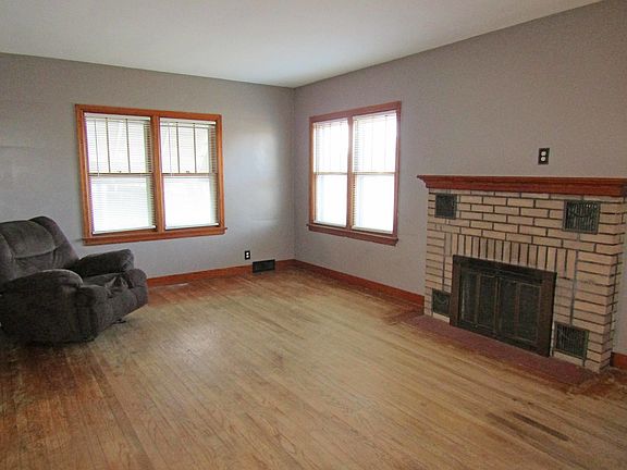 3rd image of 11605 E Main St