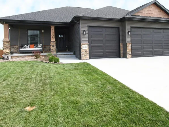 14138 Saint Ronan Cir, Waverly, NE 68462