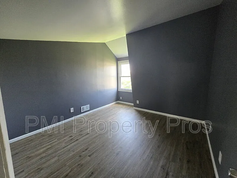 3 bed, 1.5 bath, 1054 sqft, $1,495 — Photo 1