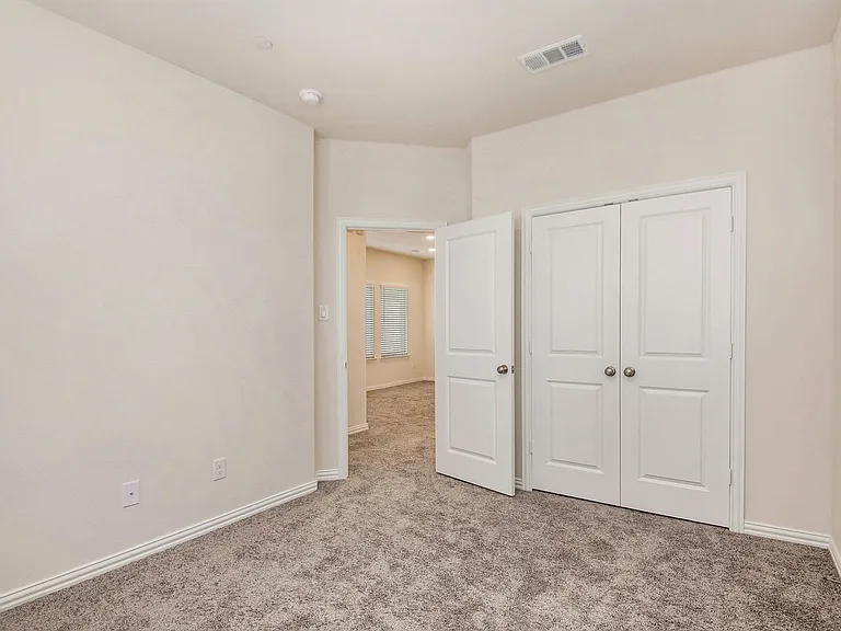 4525 Bishop St — Photo 18