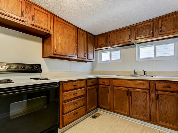 5th image of 715 Sidebrook Ave