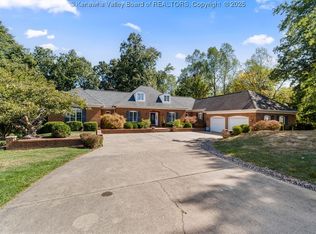 4 Briarcliff Dr, Huntington, WV 25704