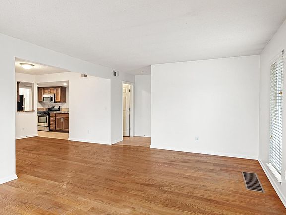 4th image of 3953-3957 Warwick Blvd #3957-12