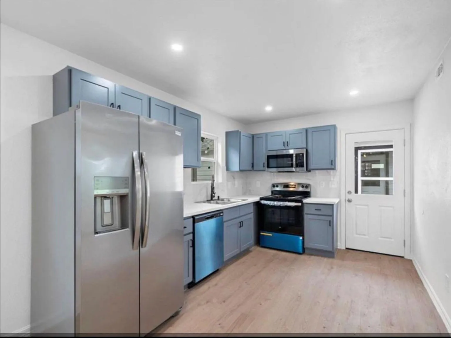 2 bed, 1.0 bath, 720 sqft, $1,290 — Photo 4