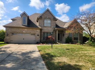 912 Kings Park Rd, Monroe, MI 48161