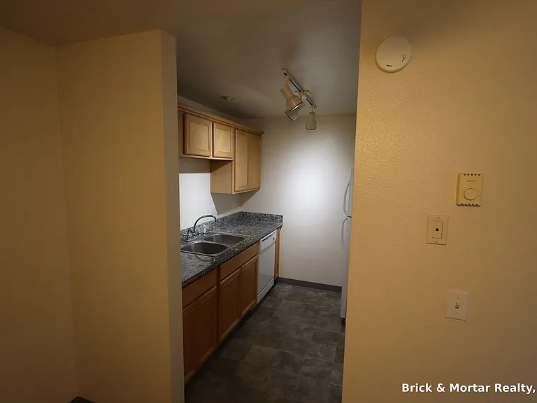 973 E Jefferson St #1-20 — Photo 14