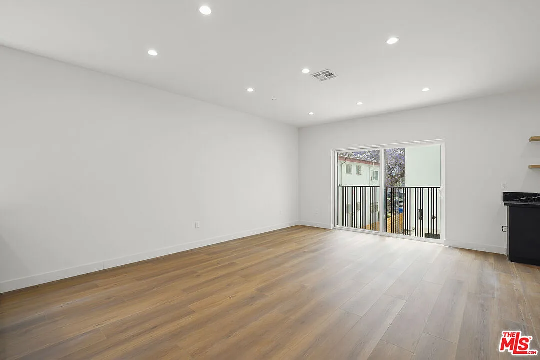 4 bed, 3.0 bath, 1500 sqft, $4,499 — Photo 2