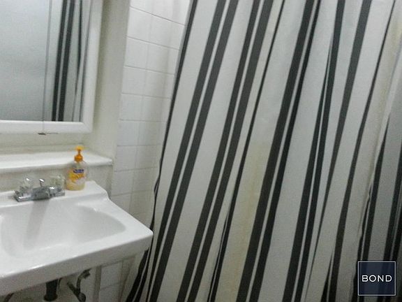 3rd image of 446 W 49th St APT 4B