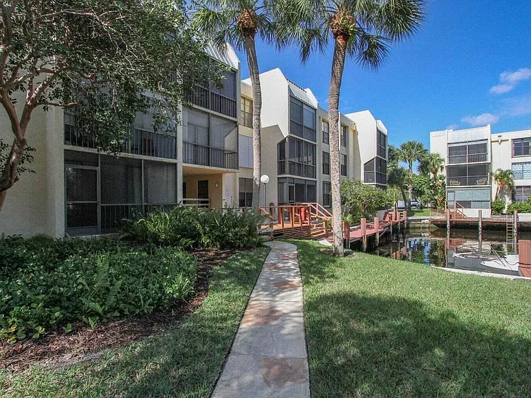 11 Royal Palm Way #1040 — Photo 29