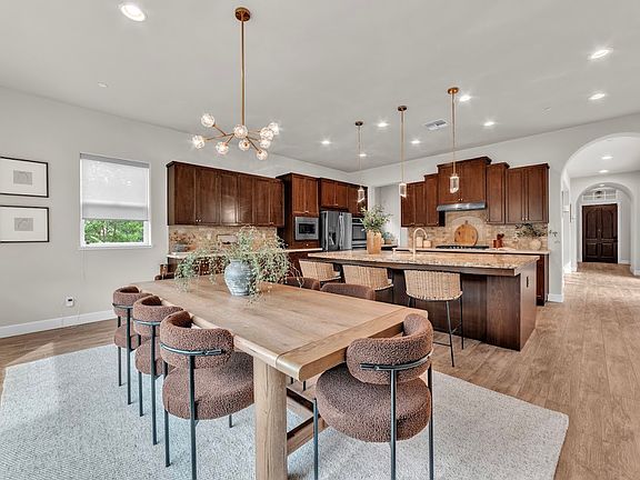 2nd image of 612 Idlewood Pl
