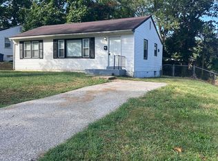 9122 Loganberry Ln, Saint Louis, MO 63121