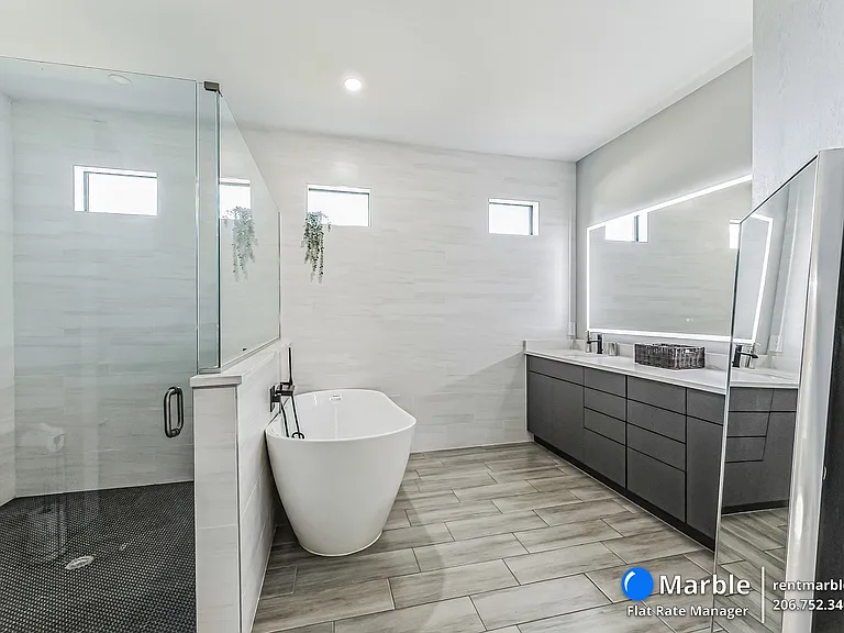 4618 Catalina Ln — Photo 8