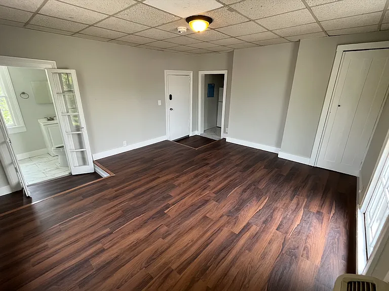 1221 White Ave — Photo 2