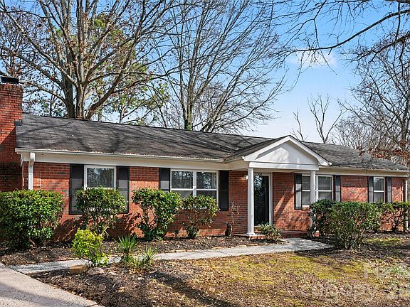 2nd image of 8205 Meadowind Cir