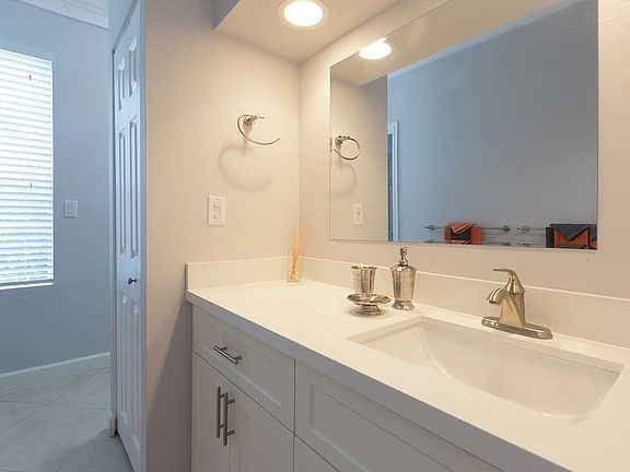 4th image of 1559 Michigan Ave #2002