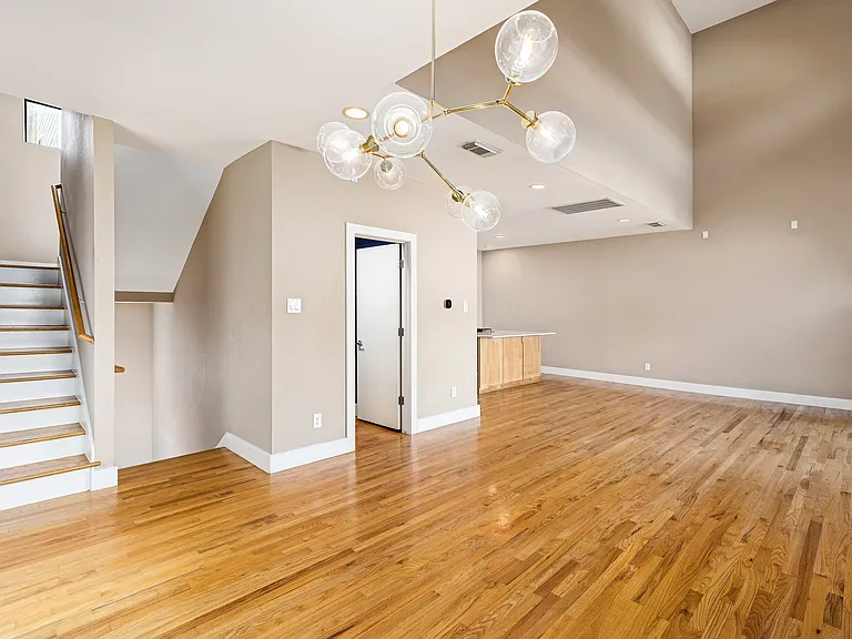 4124 Spencer St — Photo 10
