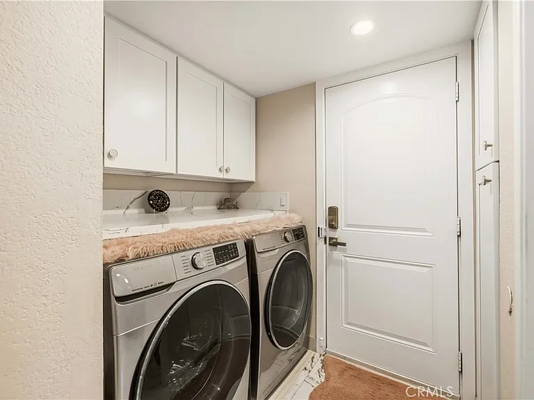 4561 Grandview Dr — Photo 26
