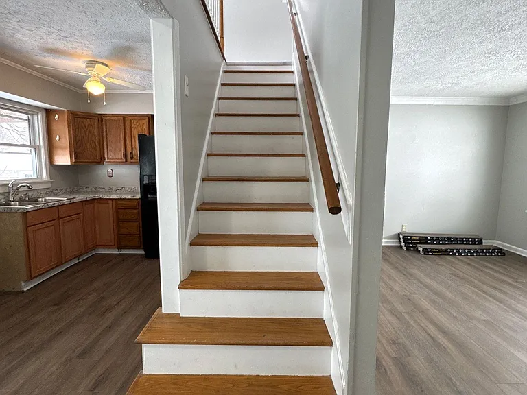 338 N Skyline Dr — Photo 11