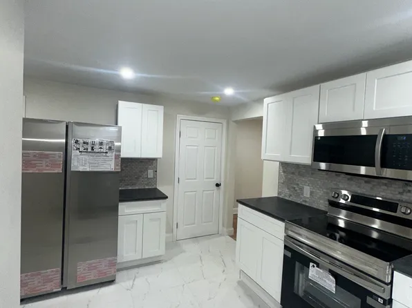 122 Park St Floor 1, Stoughton, MA 02072