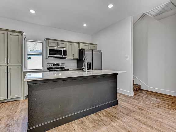 4th image of 3260 W Crawford St #601