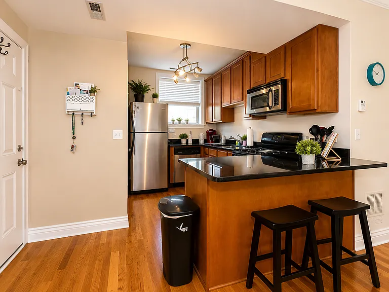 1516 W Waveland Ave #1 — Photo 5
