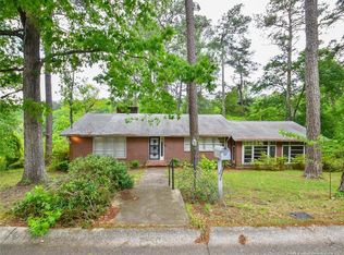 1402 Valencia Dr, Fayetteville, NC 28303